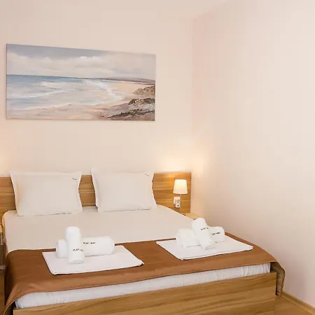 Bright In Location In By Flat Mаnager Apartman