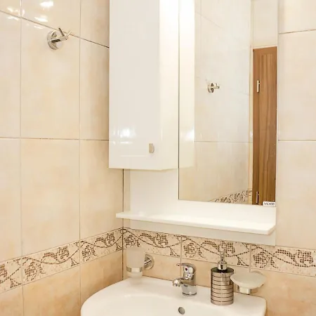 Bright In Location In By Flat Mаnager Apartman